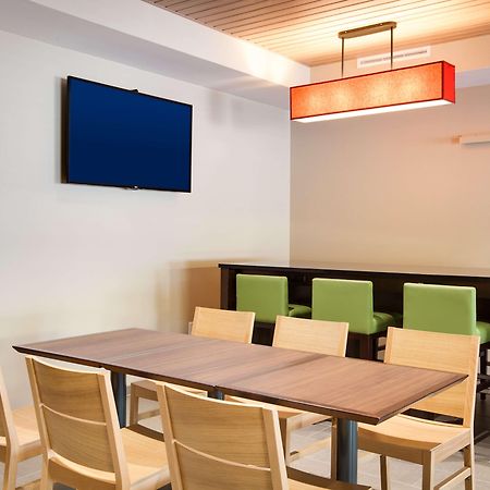 Country Inn & Suites By Radisson, Springfield Southeast Exteriör bild